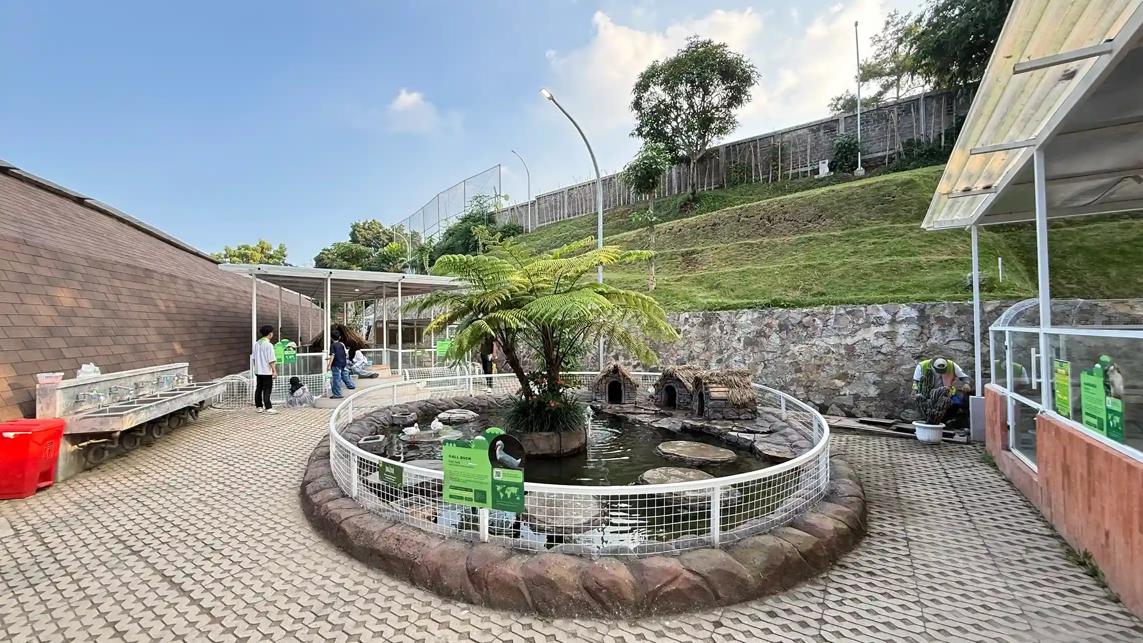 Konsep Tempat Wisata Mini Zoo Edukatif di Hompim Farm